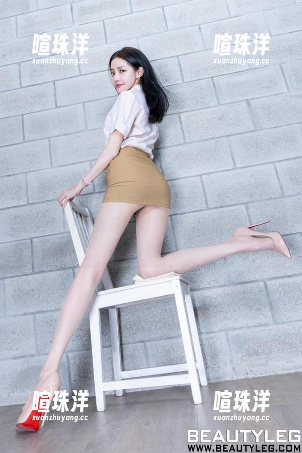 Beautyleg - Yoyo的美足图包：双脚的华丽转身，飘逸如同梦游，但是…小心地面哦！
