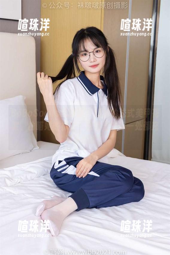 BoBoSocks袜啵啵 - 奶油的法式美甲花絮，偷瞄她的裸足，图包里的每一处都充满小趣味！