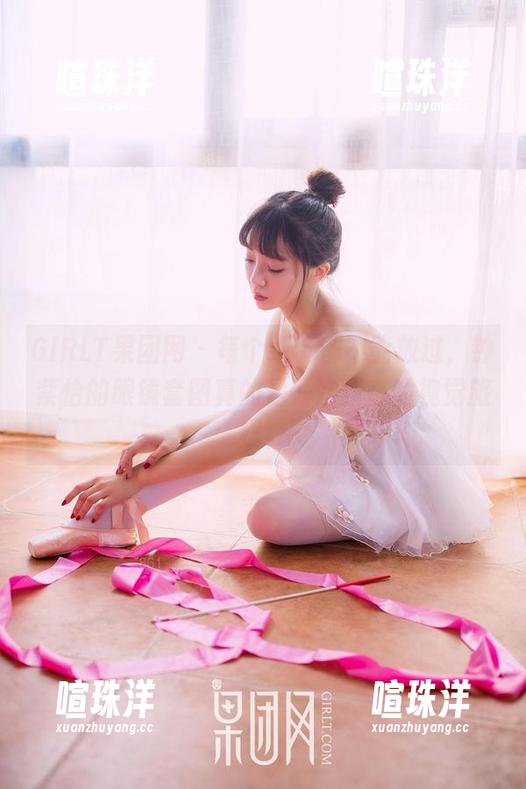 GIRLT果团网-钟紫怡 GIRLT果团网 - 每个细节都不能放过,钟紫怡的眼镜套图真的是一次新奇的视觉旅程。