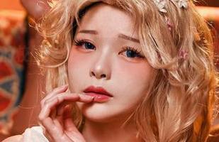 Hachi小芭的校服作品集,画面高清到跟你对视都不想移开视线!