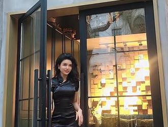 微密圈 - 下载前要小心,或许会沉迷于Jessie婕西的红色睡袍写真