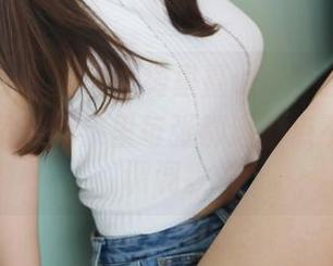 MyGirl美媛馆 - 绮里嘉ula你这是翻牌子吗?吊带图集里每张都透着点不一样的调调。