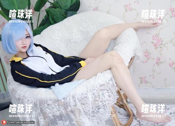 黑白难道就不能点缀点别的？PotatoGodzilla的私拍也太单调了吧。