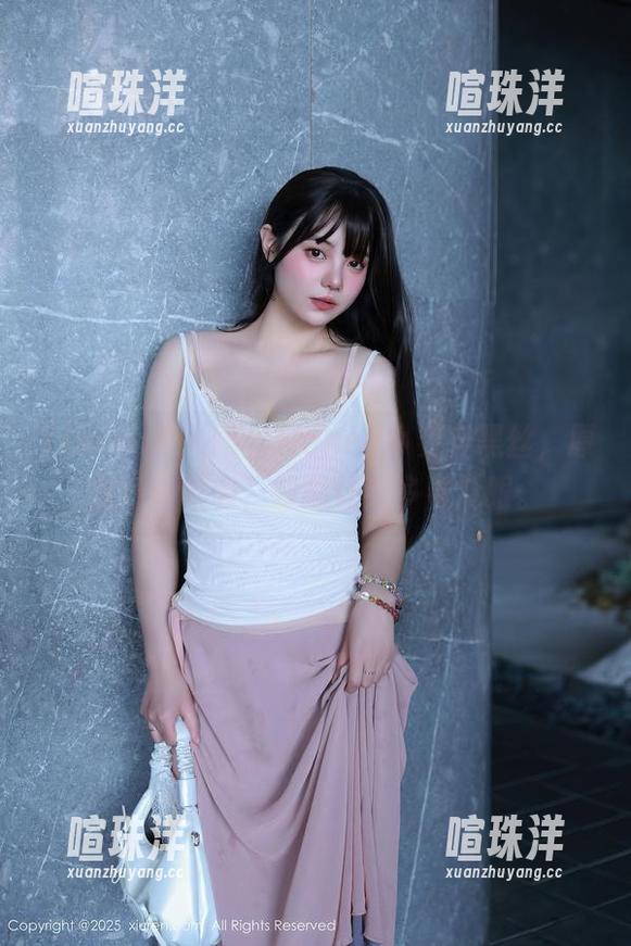 Xiuren秀人网-Nancy小姿 Xiuren秀人网 - Nancy小姿穿黑丝,原图意外低调,却总让我多看几眼。