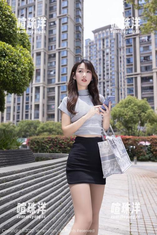 Xiuren秀人网 - 免费看UU酱的美图，顺便说说，这玻璃鞋下的足弓可真迷人。