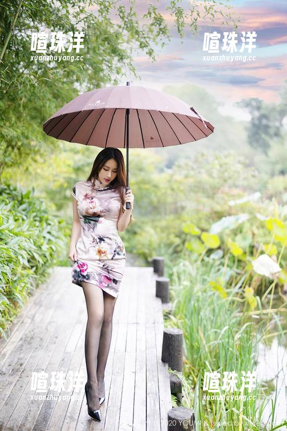 YouMi尤蜜荟-Egg-尤妮丝Egg YouMi尤蜜荟 - 看!Egg-尤妮丝Egg竟然把教室变成了写真墙,顺便把桌面当成拍照基地!