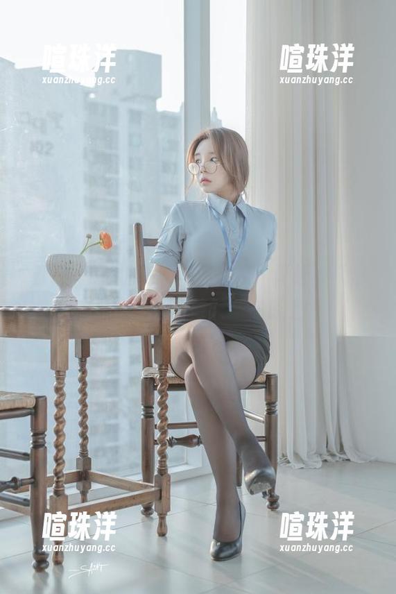 Zzyuri 看Zzyuri的高清写真,唉,真想被“治愈白”裹住,每天赖在床上…