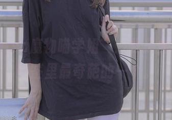 “nagisa魔物喵学姐”:我是免费写真图鉴里最奇葩的一个。