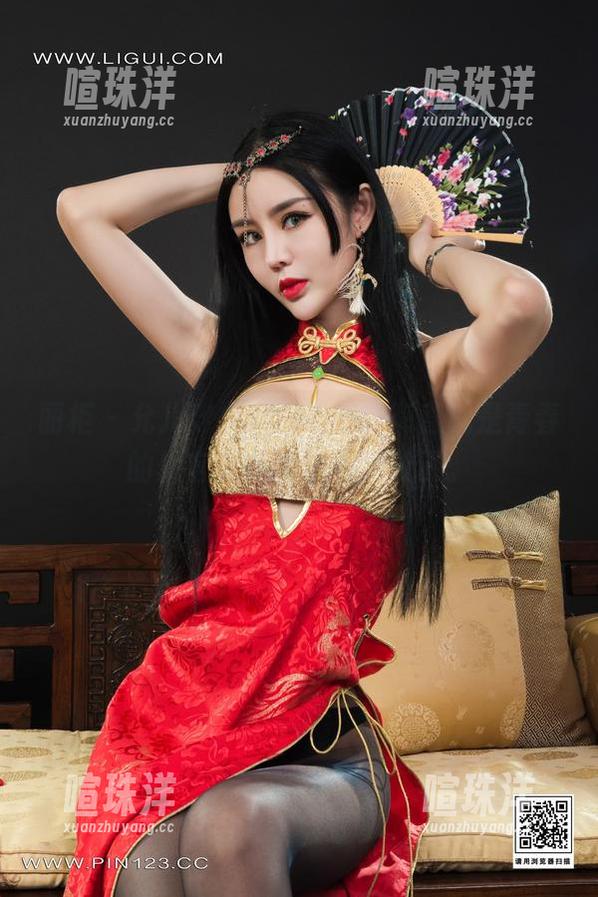 丽柜 - 允儿穿校服的样子，简直就是青春的代言，高清效果太赞了。