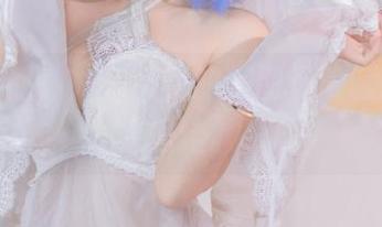 黑白搭配,九九八吖的美图里隐藏的微妙思绪。
