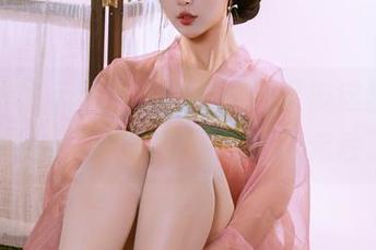 教室里的云溪溪,好吧,我又被这套图的氛围吸引了…资源放在这别走丢了。