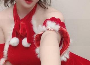定制睡衣的图片美学，依依超级懒状似在梦中？