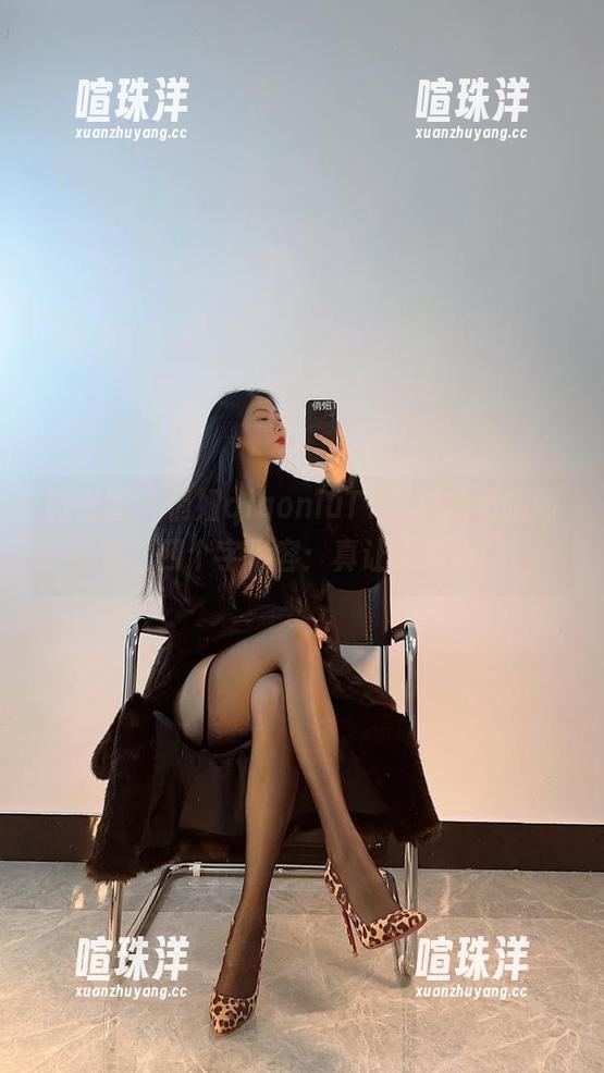 俏妞qiaoniuTT 微密圈 - 俏妞qiaoniuTT又更新长腿图集,四个字形容:真让人溜肩!