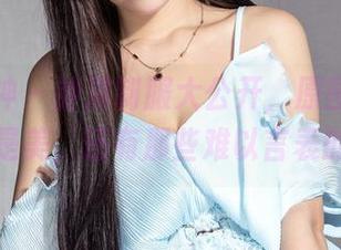 克拉女神 - 钟淇制服大公开,原图里透着的岂止是美,还有那些难以言表的情绪。