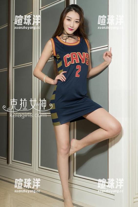 克拉女神-颖儿 克拉女神 - 颖儿的个人毛衣秀,写真之间泛着微微的光,图包里每张都惹人爱。