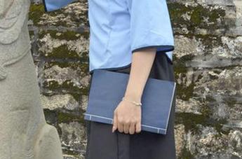 初夏女神 - 依依,你的御姐作品能不能藏点更心机的表情啊?