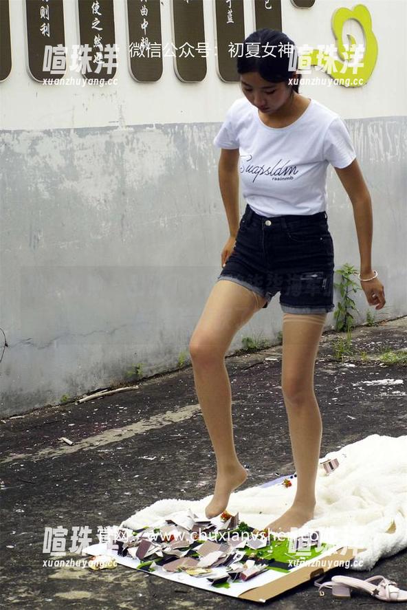 初夏女神-柒柒 初夏女神 - 别说了,我被柒柒海军服的最新照片俘获了!