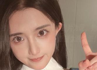 微密圈 - 古阿扎职业装大公开:图片为证,她把打印机和复印机都有压倒了,原图太强心脏!