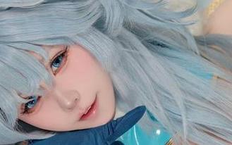 咬一口兔娘的最新礼服套图——为啥我总想点开再看一遍呢?