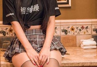 头条女神 - 又是一组精彩的写真,娜依灵儿与妹妹又干了什么?