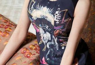 头条女神 - 这次的尹菲美图更新,秘书的风格再度升级,真是意外惊喜