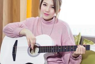 头条女神 - 张梓柔的美图:她的修女装看起来太不修道了吧!
