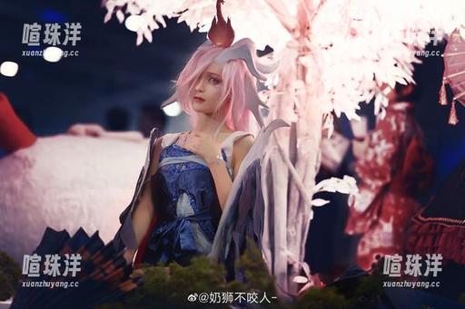 奶狮不咬人的高跟鞋时刻，作品集分享：斜视我，你会看到笨拙的美