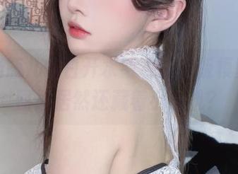小小奶瓶儿的白开水毛衣定制版模型,套图里居然还藏着小心机?