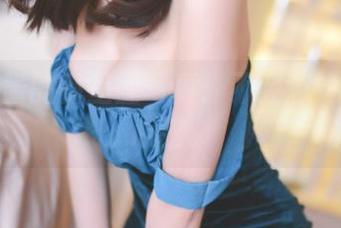看小酥酱的裤里丝写真:不经意之中撩人心弦。