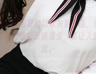 尤果网 - 图包里的球球失重作品，仿佛随时会跌落又像在云端漫步，真让人捉摸不透。