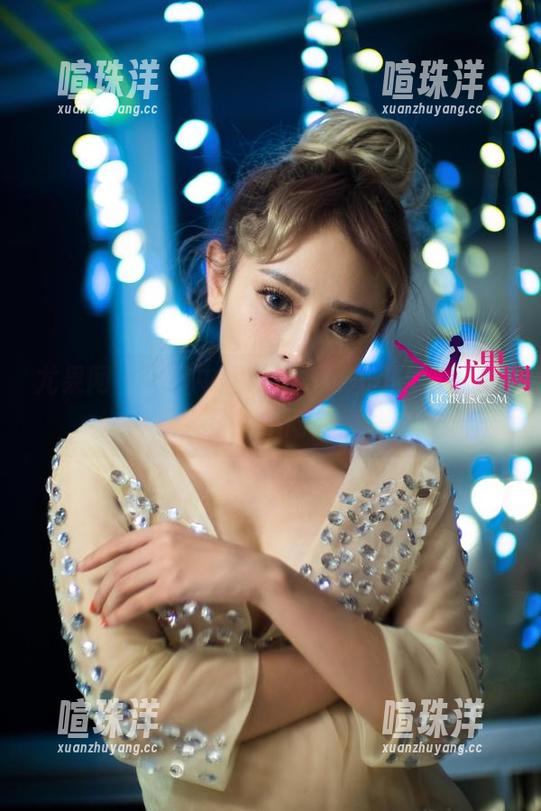 尤果网 - 平静中透着霸气，蜜儿的女王写真让人坠入不同的想法。
