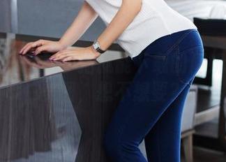 尤蜜荟 - 动动手指就能下载的周妍希制服美图,想不想要?