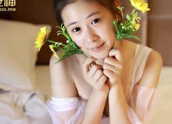 推女神 - AZHUA的职业装写真,正好提醒我别再把运动鞋穿到办公室。