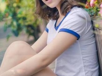 推女神 - 艾小青比基尼写真集:背影杀手登场,水波涟漪一箩筐