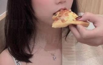 是一只废喵了最新发布,别让这双美脚带偏你的目光!