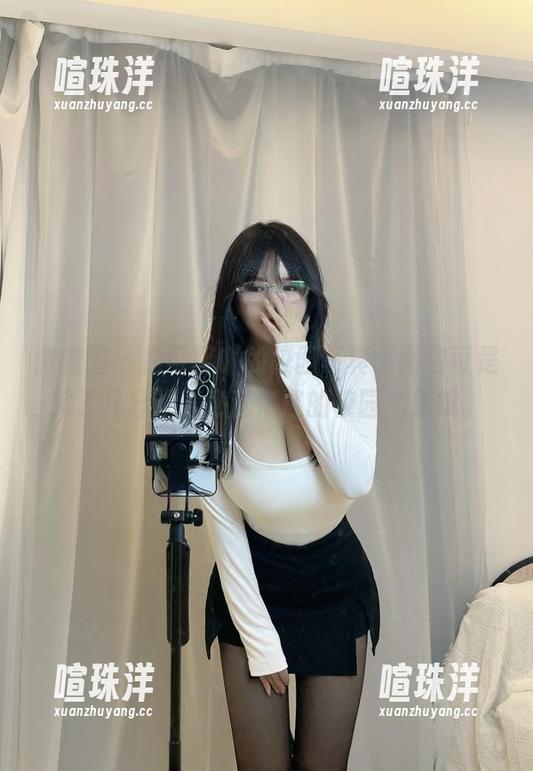 微密圈 - 是可馨吖的校园写真，图包可是藏了几分让人意乱情迷的校园角落哦。