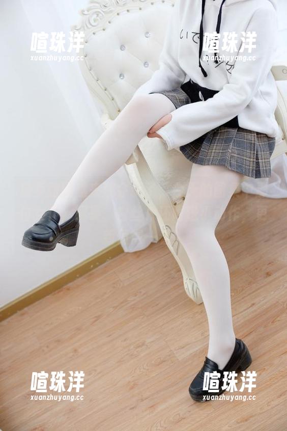 森萝财团 森萝财团越来越会玩了,今天的图集中那位女仆,眼镜、白丝、还附送小动作,更新值得一看!