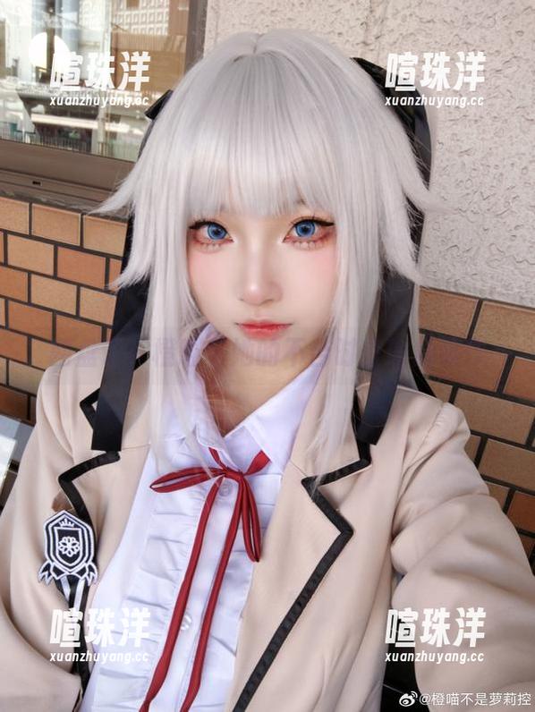 橙喵 网盘了!橙喵与她的不合时宜瑜伽动作