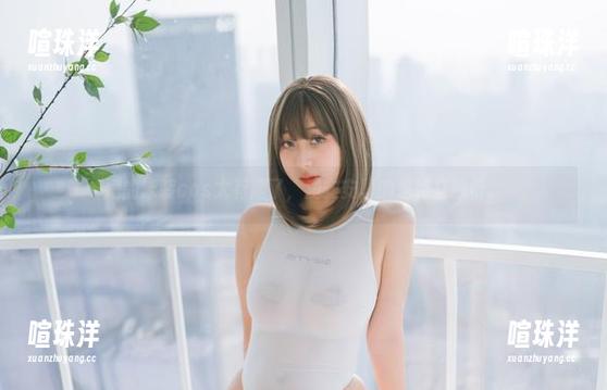 她的泳装cos太有趣了，浅安安真的是特立独行。
