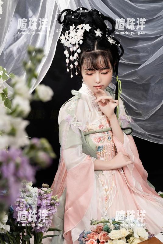 爆机少女喵小吉 更新图集:爆机少女喵小吉游泳的姿势,泳衣与梦的碰撞