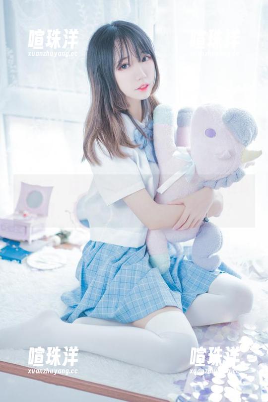 猫君君MaoJun 糟糕了,猫君君MaoJun穿这连衣裙在线写真,整个人都变得不太真实了吧?