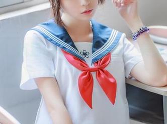 新动作!疯猫ss的写真更新,美脚我来了!