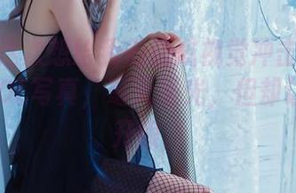 疯猫ss这次想给我们造成视觉冲击——2022夏日OL写真,毫无圣光,但却让人移不开眼。
