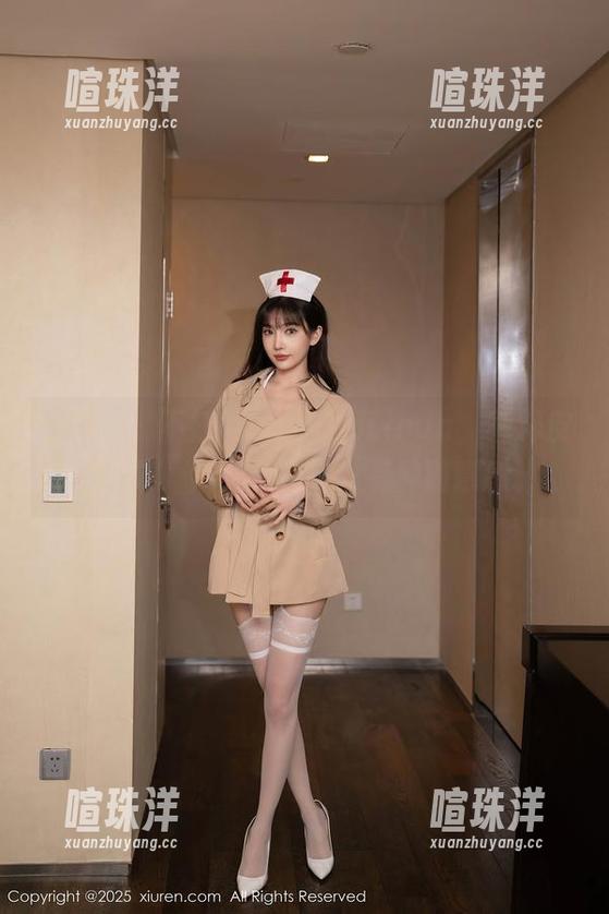 秀人网-LindaLinda 秀人网 - 不打光的LindaLinda,纯粹皮衣合集,怀旧又真实,有种随意感。