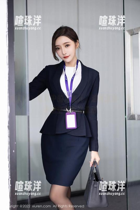 秀人网 - 写真中的月酱儿，油亮滋润，似乎连空气都在流动