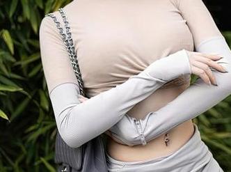 秀人网 - 玛鲁娜Manuela的短裙,巡游我的壁纸设置中—真香!