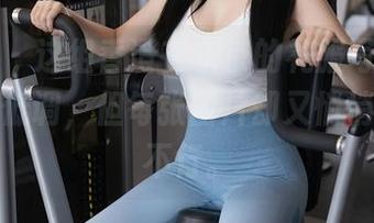 秀人网 - 这组香澄在东京的礼服写真,虽然一直低调,但每张图片却又悄悄张扬得不行。