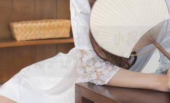 紧急企划 - 内衣与态度,小枫的写真资源似乎在愉快拉扯。