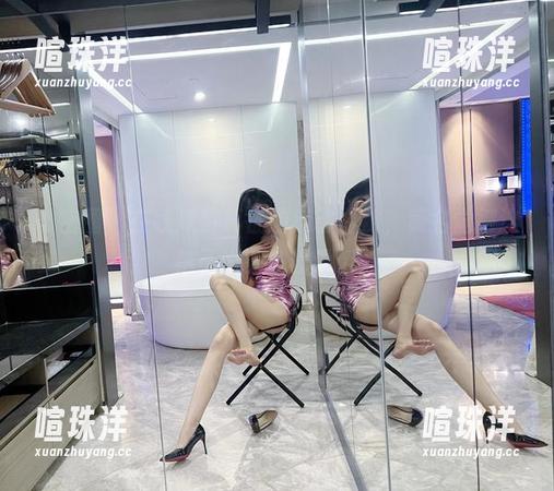 微密圈 - 在线欣赏葛征的运动白袜，莫名觉得这袜子也在偷偷说话。