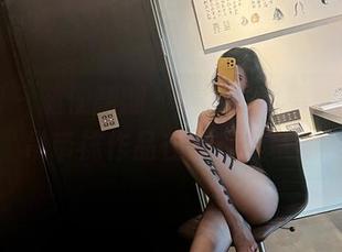 微密圈 - 随便翻翻,居然发现葛征的波点吊带袜作品在图库里玩耍